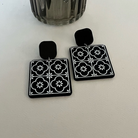 Classic Black & White Tile Flower Pattern Dangle Earrings -Elegant Drop Earrings - Picture 7 of 10